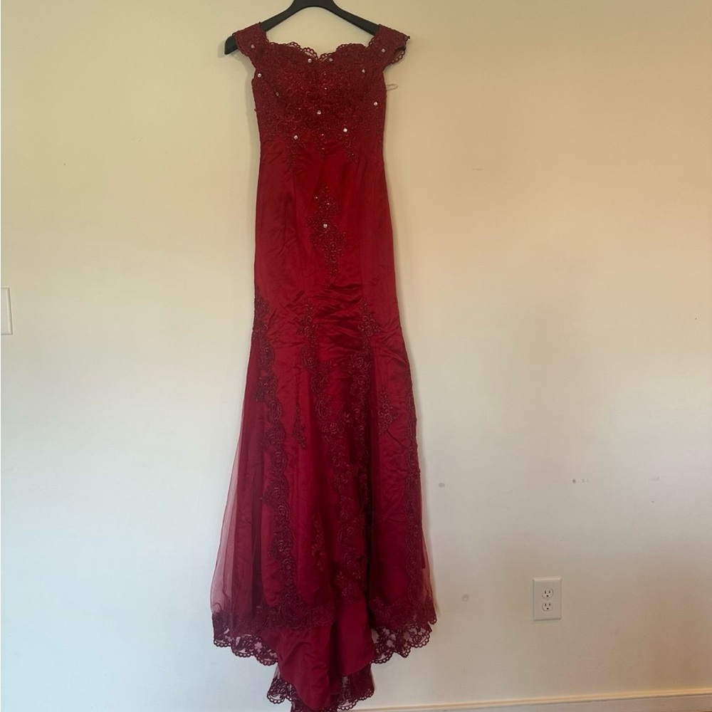 Chic Burgundy Maxi Dress